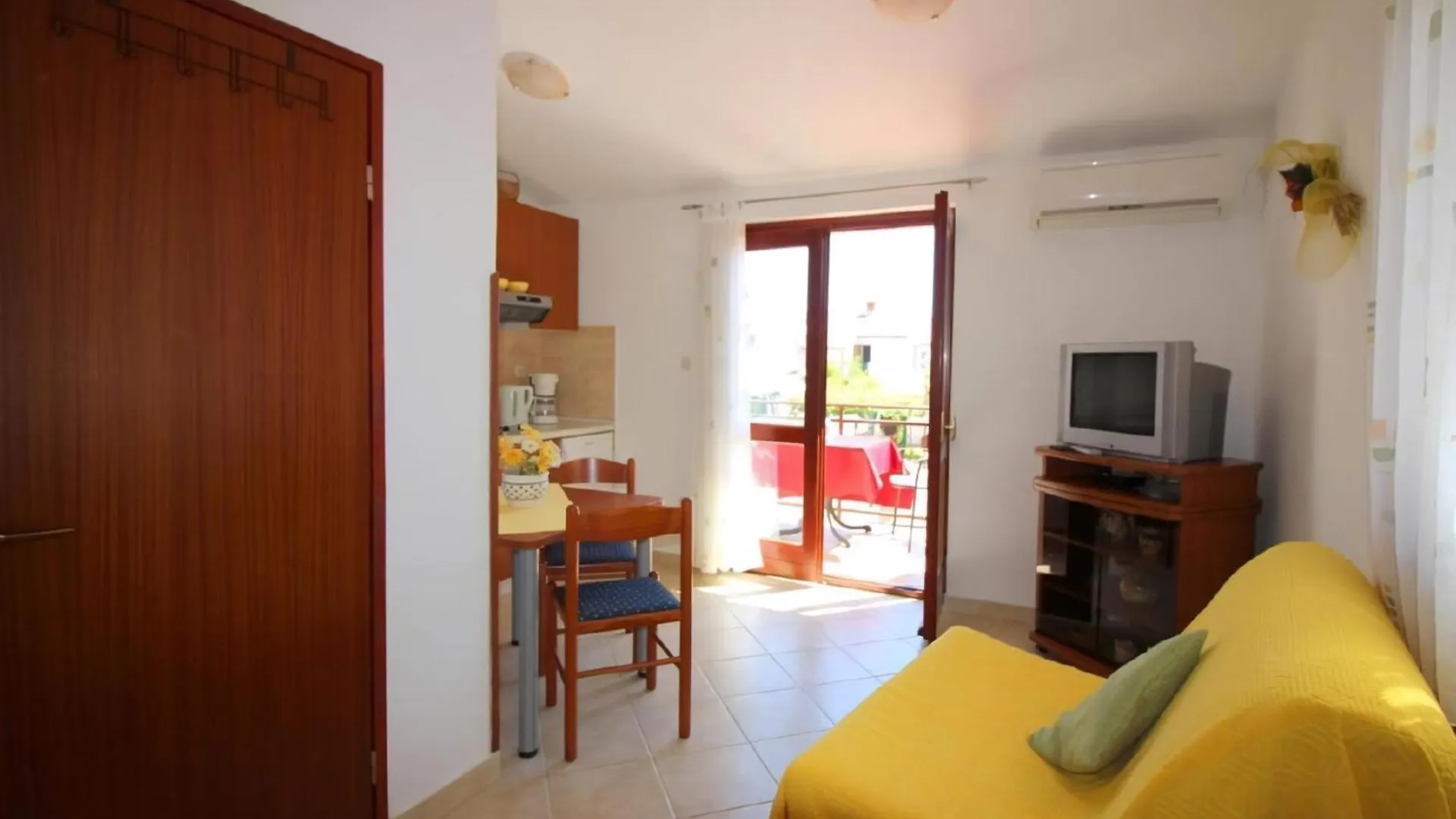Apartment Ferienwohnung Fuer 2 Personen In Strandnaehe Porec